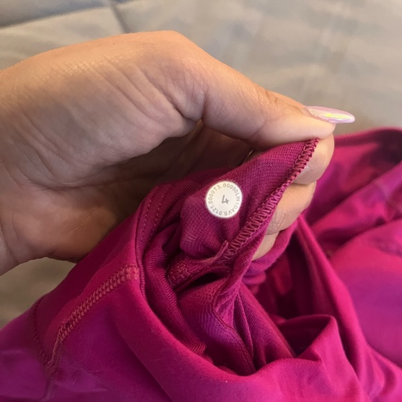 Lululemon Key to balance tank - Picture 8 of 9